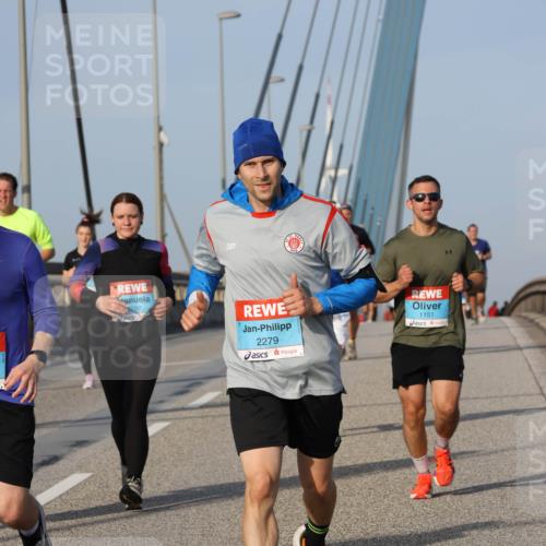 03.10.2026 - Köhlbrandbrückenlauf Strokosch-Dieckow http://msf.ph/oto/10605311 03.10.2026 09:43:25 Position 2 2297, 2279, 1151 meine-sportfotos.de