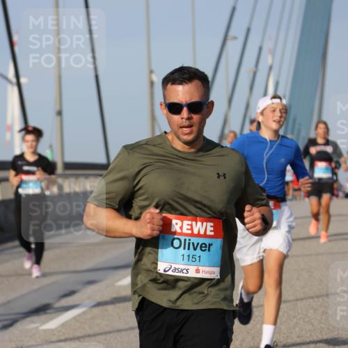 03.10.2026 - Köhlbrandbrückenlauf Strokosch-Dieckow http://msf.ph/oto/10605385 03.10.2026 09:43:27 Position 2 1151 meine-sportfotos.de