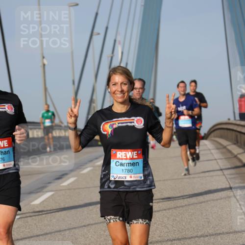 03.10.2026 - Köhlbrandbrückenlauf Strokosch-Dieckow http://msf.ph/oto/10605515 03.10.2026 09:43:35 Position 2 76, 5, 1780 meine-sportfotos.de