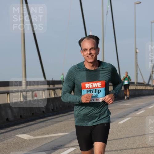 03.10.2026 - Köhlbrandbrückenlauf Strokosch-Dieckow http://msf.ph/oto/10605587 03.10.2026 09:43:39 Position 2 406 meine-sportfotos.de