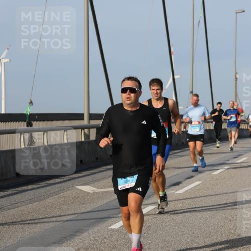 03.10.2026 - Köhlbrandbrückenlauf Strokosch-Dieckow http://msf.ph/oto/10605715 03.10.2026 09:43:50 Position 2 1280 meine-sportfotos.de