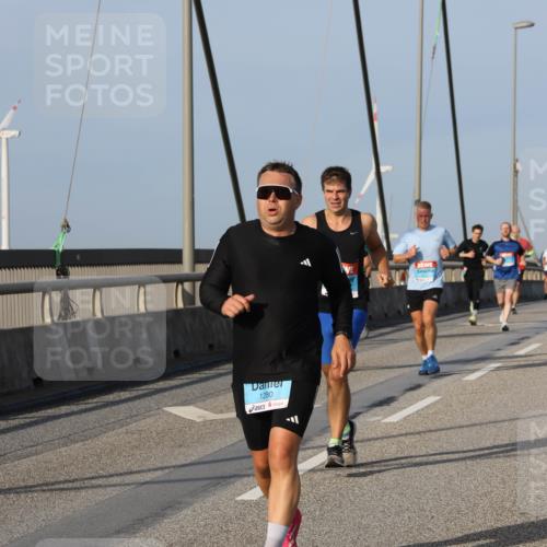 03.10.2026 - Köhlbrandbrückenlauf Strokosch-Dieckow http://msf.ph/oto/10605721 03.10.2026 09:43:50 Position 2 1280 meine-sportfotos.de