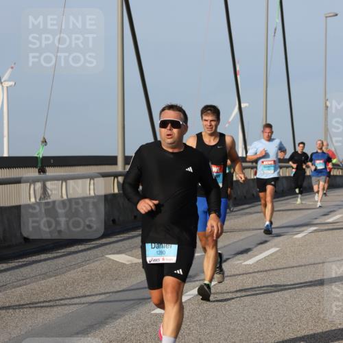 03.10.2026 - Köhlbrandbrückenlauf Strokosch-Dieckow http://msf.ph/oto/10605728 03.10.2026 09:43:51 Position 2 1280 meine-sportfotos.de