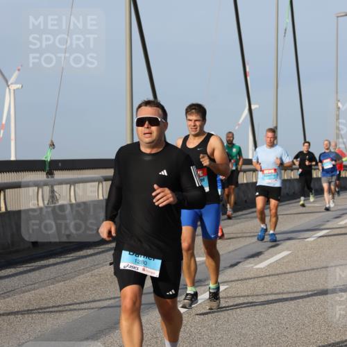 03.10.2026 - Köhlbrandbrückenlauf Strokosch-Dieckow http://msf.ph/oto/10605756 03.10.2026 09:43:51 Position 2 1280 meine-sportfotos.de
