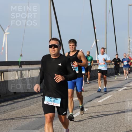 03.10.2026 - Köhlbrandbrückenlauf Strokosch-Dieckow http://msf.ph/oto/10605761 03.10.2026 09:43:51 Position 2 1280 meine-sportfotos.de