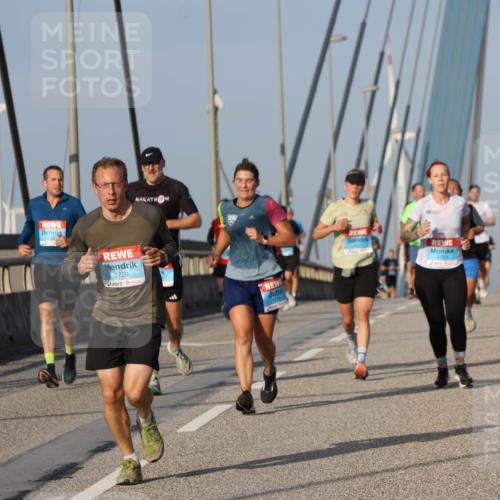 03.10.2026 - Köhlbrandbrückenlauf Strokosch-Dieckow http://msf.ph/oto/10605820 03.10.2026 09:44:06 Position 2 2729 meine-sportfotos.de
