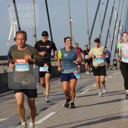 03.10.2026 - Köhlbrandbrückenlauf Strokosch-Dieckow http://msf.ph/oto/10605826 03.10.2026 09:44:07 Position 2 2729, 2343, 2011, 1722 meine-sportfotos.de