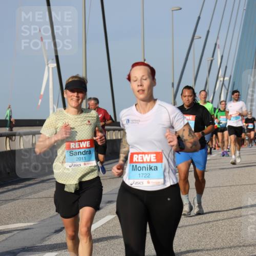 03.10.2026 - Köhlbrandbrückenlauf Strokosch-Dieckow http://msf.ph/oto/10605852 03.10.2026 09:44:12 Position 2 2011, 1722 meine-sportfotos.de