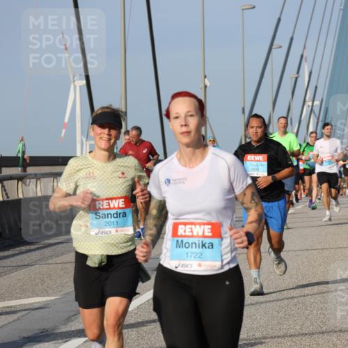 03.10.2026 - Köhlbrandbrückenlauf Strokosch-Dieckow http://msf.ph/oto/10605863 03.10.2026 09:44:12 Position 2 2011, 1722, 3833 meine-sportfotos.de