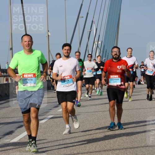 03.10.2026 - Köhlbrandbrückenlauf Strokosch-Dieckow http://msf.ph/oto/10605876 03.10.2026 09:44:18 Position 2 1170, 3141, 1325 meine-sportfotos.de