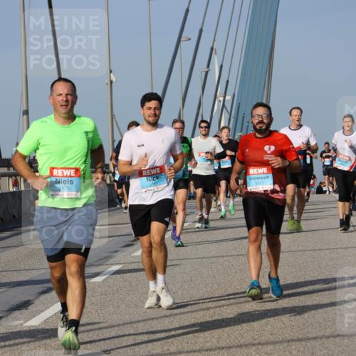 03.10.2026 - Köhlbrandbrückenlauf Strokosch-Dieckow http://msf.ph/oto/10605881 03.10.2026 09:44:18 Position 2 1170, 3141, 1325 meine-sportfotos.de