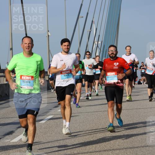 03.10.2026 - Köhlbrandbrückenlauf Strokosch-Dieckow http://msf.ph/oto/10605889 03.10.2026 09:44:18 Position 2 1170, 3141, 1325 meine-sportfotos.de