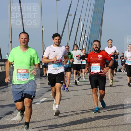 03.10.2026 - Köhlbrandbrückenlauf Strokosch-Dieckow http://msf.ph/oto/10605896 03.10.2026 09:44:18 Position 2 1170, 3141, 1325 meine-sportfotos.de