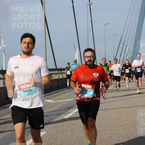 03.10.2026 - Köhlbrandbrückenlauf Strokosch-Dieckow http://msf.ph/oto/10605937 03.10.2026 09:44:22 Position 2 7, 3141, 1825 meine-sportfotos.de