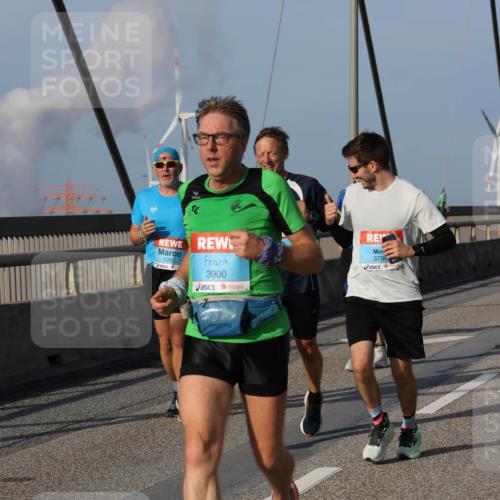 03.10.2026 - Köhlbrandbrückenlauf Strokosch-Dieckow http://msf.ph/oto/10605978 03.10.2026 09:44:27 Position 2 1262, 3900, 3790 meine-sportfotos.de