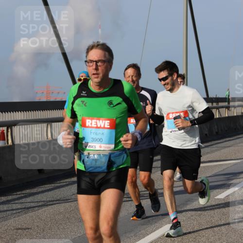 03.10.2026 - Köhlbrandbrückenlauf Strokosch-Dieckow http://msf.ph/oto/10605996 03.10.2026 09:44:27 Position 2 3900 meine-sportfotos.de