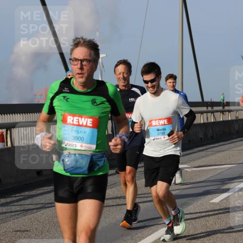 03.10.2026 - Köhlbrandbrückenlauf Strokosch-Dieckow http://msf.ph/oto/10606007 03.10.2026 09:44:27 Position 2 3900, 3790 meine-sportfotos.de