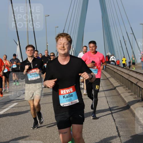 03.10.2026 - Köhlbrandbrückenlauf Strokosch-Dieckow http://msf.ph/oto/10606023 03.10.2026 09:44:29 Position 2 1028, 1031, 1, 40 meine-sportfotos.de