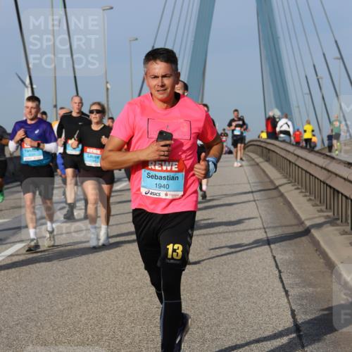03.10.2026 - Köhlbrandbrückenlauf Strokosch-Dieckow http://msf.ph/oto/10606051 03.10.2026 09:44:30 Position 2 1940, 13 meine-sportfotos.de