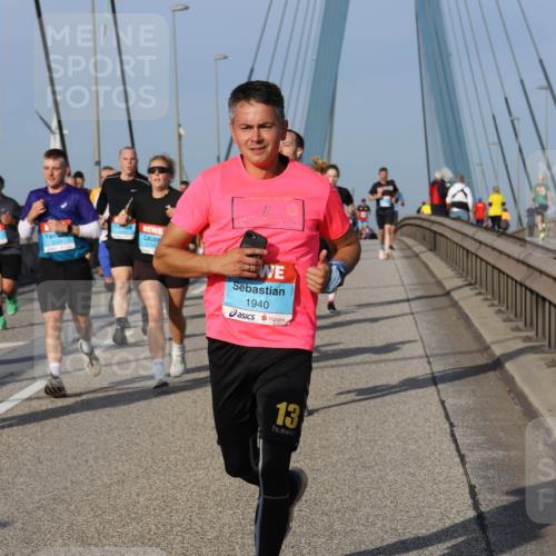 03.10.2026 - Köhlbrandbrückenlauf Strokosch-Dieckow http://msf.ph/oto/10606054 03.10.2026 09:44:30 Position 2 1940, 13 meine-sportfotos.de