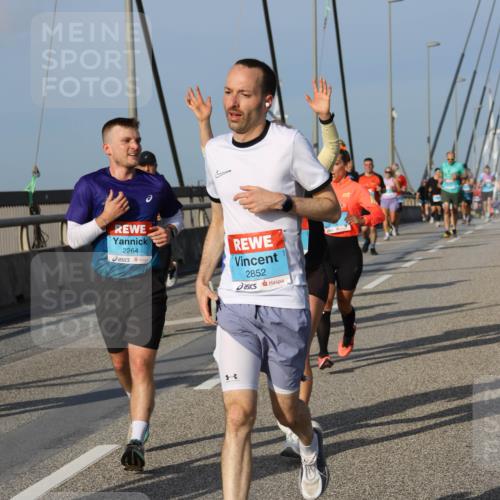 03.10.2026 - Köhlbrandbrückenlauf Strokosch-Dieckow http://msf.ph/oto/10606082 03.10.2026 09:44:32 Position 2 2264, 2852 meine-sportfotos.de