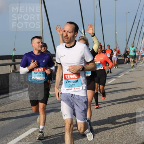 03.10.2026 - Köhlbrandbrückenlauf Strokosch-Dieckow http://msf.ph/oto/10606093 03.10.2026 09:44:32 Position 2 2264, 2852, 5 meine-sportfotos.de