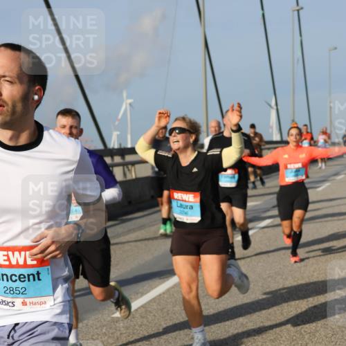 03.10.2026 - Köhlbrandbrückenlauf Strokosch-Dieckow http://msf.ph/oto/10606098 03.10.2026 09:44:33 Position 2 2852, 2296 meine-sportfotos.de