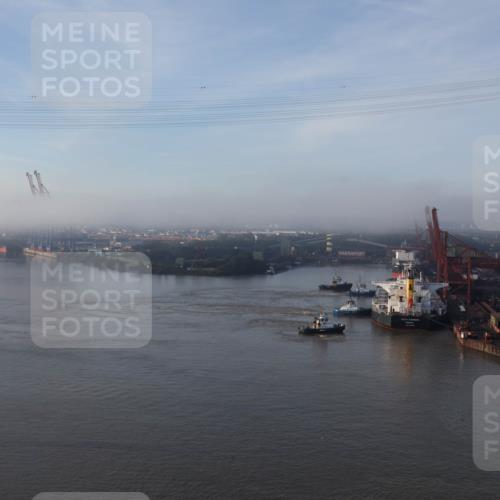 03.10.2026 - Köhlbrandbrückenlauf Tim E. http://msf.ph/oto/10606115 03.10.2026 09:10:44 Position 1  meine-sportfotos.de