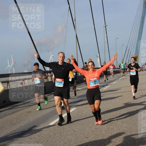 03.10.2026 - Köhlbrandbrückenlauf Strokosch-Dieckow http://msf.ph/oto/10606165 03.10.2026 09:44:35 Position 2 2601, 2602 meine-sportfotos.de