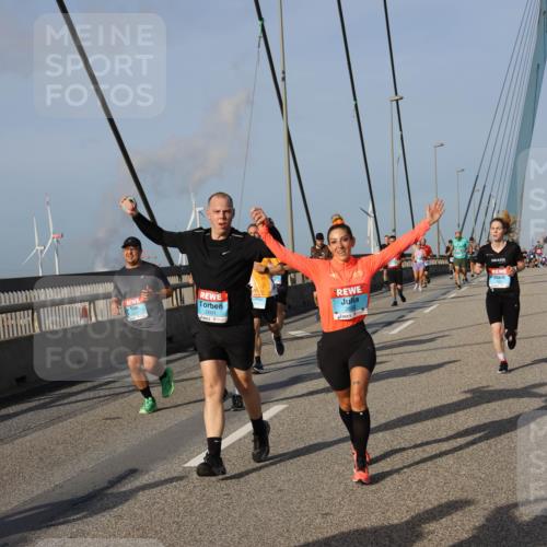 03.10.2026 - Köhlbrandbrückenlauf Strokosch-Dieckow http://msf.ph/oto/10606173 03.10.2026 09:44:35 Position 2 2601, 2602 meine-sportfotos.de
