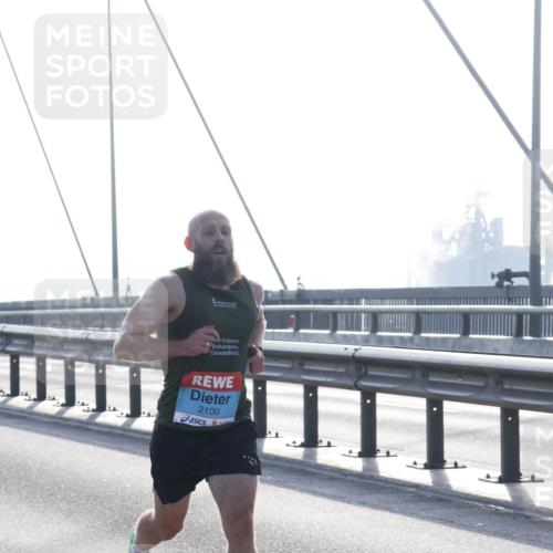 03.10.2026 - Köhlbrandbrückenlauf Tim E. http://msf.ph/oto/10606194 03.10.2026 09:16:00 Position 1 2100 meine-sportfotos.de