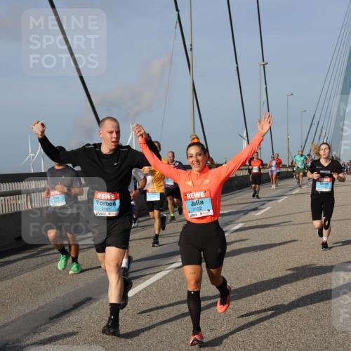 03.10.2026 - Köhlbrandbrückenlauf Strokosch-Dieckow http://msf.ph/oto/10606220 03.10.2026 09:44:35 Position 2 2601, 2602 meine-sportfotos.de