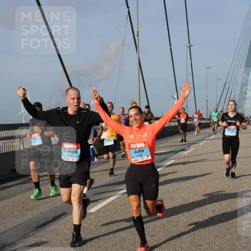 03.10.2026 - Köhlbrandbrückenlauf Strokosch-Dieckow http://msf.ph/oto/10606232 03.10.2026 09:44:35 Position 2 2601, 2602 meine-sportfotos.de