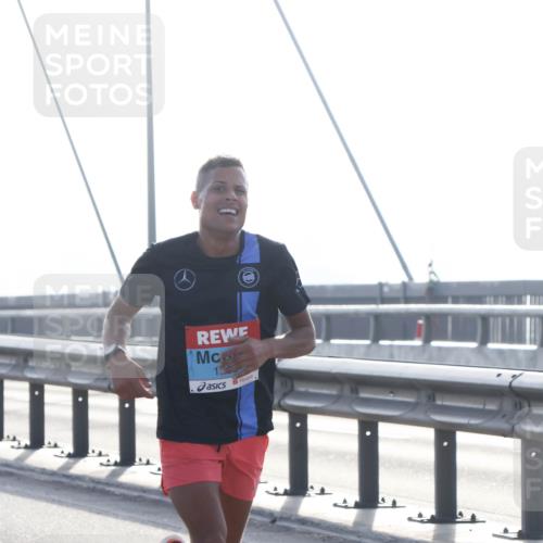 03.10.2026 - Köhlbrandbrückenlauf Tim E. http://msf.ph/oto/10606234 03.10.2026 09:16:03 Position 1 1 meine-sportfotos.de