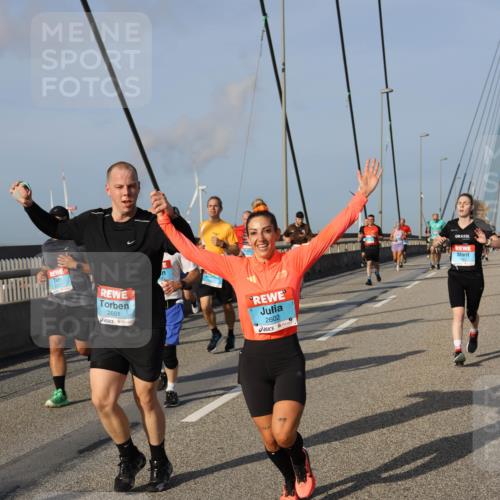 03.10.2026 - Köhlbrandbrückenlauf Strokosch-Dieckow http://msf.ph/oto/10606244 03.10.2026 09:44:35 Position 2 2601, 2602 meine-sportfotos.de