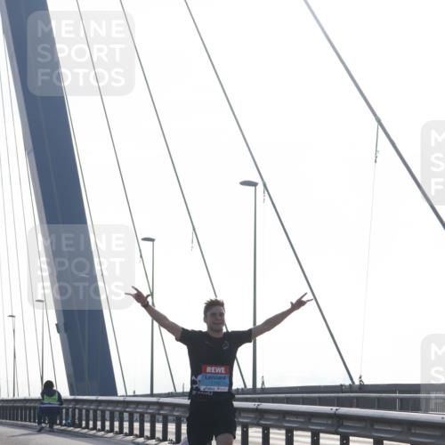 03.10.2026 - Köhlbrandbrückenlauf Tim E. http://msf.ph/oto/10606254 03.10.2026 09:16:29 Position 1 1773 meine-sportfotos.de
