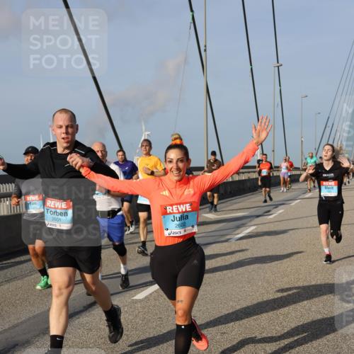 03.10.2026 - Köhlbrandbrückenlauf Strokosch-Dieckow http://msf.ph/oto/10606259 03.10.2026 09:44:35 Position 2 2601, 2602, 1422 meine-sportfotos.de