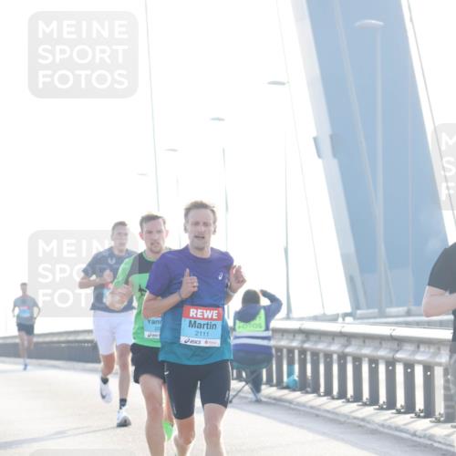 03.10.2026 - Köhlbrandbrückenlauf Tim E. http://msf.ph/oto/10606305 03.10.2026 09:17:00 Position 1 20, 2111 meine-sportfotos.de