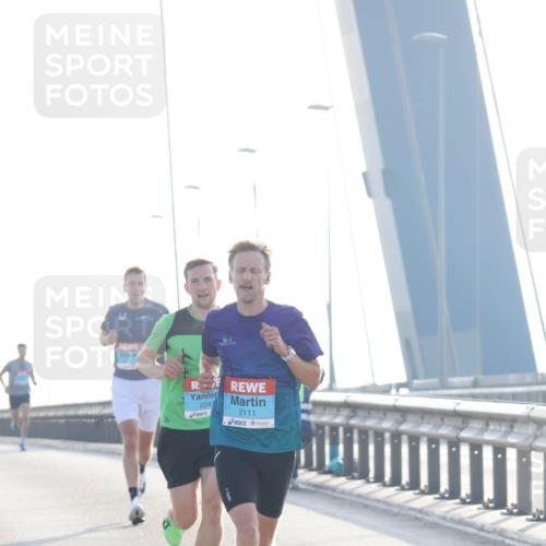 03.10.2026 - Köhlbrandbrückenlauf Tim E. http://msf.ph/oto/10606314 03.10.2026 09:17:01 Position 1 2043, 2111 meine-sportfotos.de