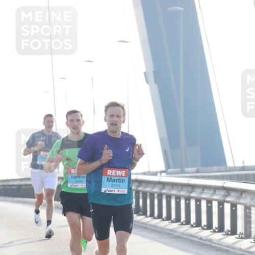 03.10.2026 - Köhlbrandbrückenlauf Tim E. http://msf.ph/oto/10606317 03.10.2026 09:17:01 Position 1 2043, 2111 meine-sportfotos.de