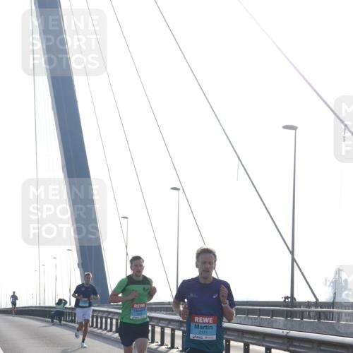 03.10.2026 - Köhlbrandbrückenlauf Tim E. http://msf.ph/oto/10606330 03.10.2026 09:17:04 Position 1 2111 meine-sportfotos.de
