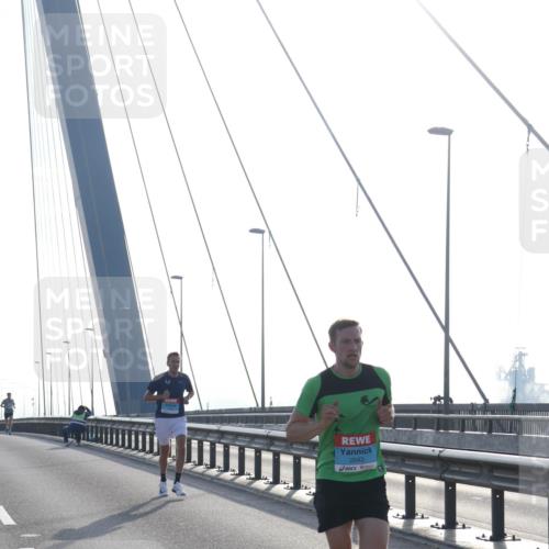 03.10.2026 - Köhlbrandbrückenlauf Tim E. http://msf.ph/oto/10606344 03.10.2026 09:17:05 Position 1 2043 meine-sportfotos.de