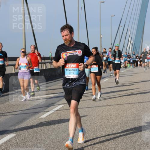 03.10.2026 - Köhlbrandbrückenlauf Strokosch-Dieckow http://msf.ph/oto/10606347 03.10.2026 09:44:41 Position 2 1779 meine-sportfotos.de
