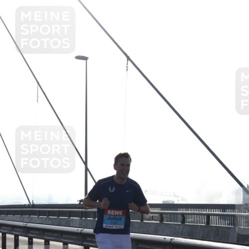 03.10.2026 - Köhlbrandbrückenlauf Tim E. http://msf.ph/oto/10606383 03.10.2026 09:17:08 Position 1 2131 meine-sportfotos.de
