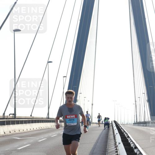 03.10.2026 - Köhlbrandbrückenlauf Tim E. http://msf.ph/oto/10606384 03.10.2026 09:17:20 Position 1 2102 meine-sportfotos.de