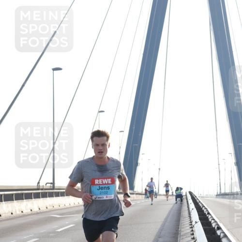 03.10.2026 - Köhlbrandbrückenlauf Tim E. http://msf.ph/oto/10606393 03.10.2026 09:17:21 Position 1 2102 meine-sportfotos.de