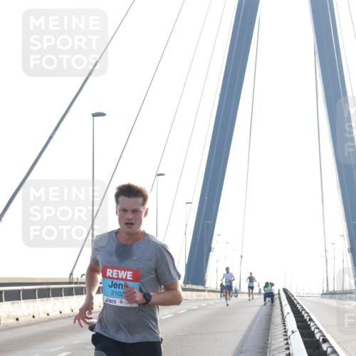 03.10.2026 - Köhlbrandbrückenlauf Tim E. http://msf.ph/oto/10606394 03.10.2026 09:17:22 Position 1 2102 meine-sportfotos.de