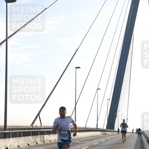 03.10.2026 - Köhlbrandbrückenlauf Tim E. http://msf.ph/oto/10606416 03.10.2026 09:17:30 Position 1 1063 meine-sportfotos.de