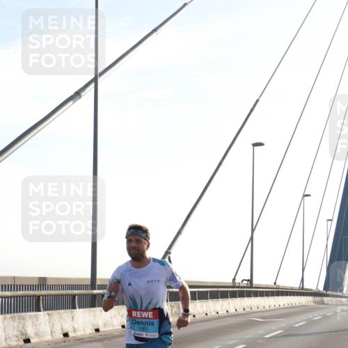 03.10.2026 - Köhlbrandbrückenlauf Tim E. http://msf.ph/oto/10606429 03.10.2026 09:17:31 Position 1 1063 meine-sportfotos.de