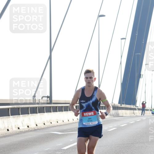 03.10.2026 - Köhlbrandbrückenlauf Tim E. http://msf.ph/oto/10606446 03.10.2026 09:17:35 Position 1 3735 meine-sportfotos.de